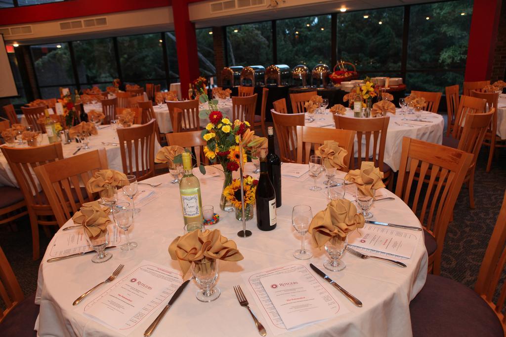Rutgers University Inn And Conference Center ニューブランズウィック エクステリア 写真